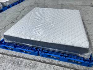 lot 3 image: 10 Cushion Firm Innerspring King Mattress with Handles