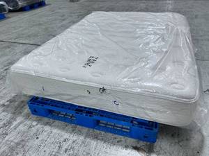 12 Ultra Plush Quilted Top Queen Mattress