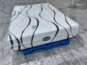 lot 26 image: Sound Sleep Elegance 13 Extra Soft Hybrid Queen Mattress - MSRP $1499.99 -