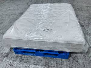 lot 25 image: 12 Ultra Plush Queen Mattress