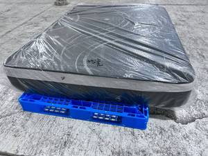 lot 2 image: 11 Cool Gel Contour Firm Queen Mattress