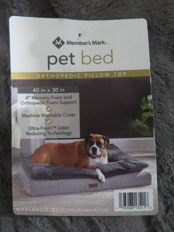 lot 16 image: Members Mark Orthopedic Pillowtop Dog Bed, 30x40 NEW