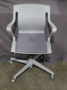 lot 6 image: NewAssembled Grey OfficeDesk Chair