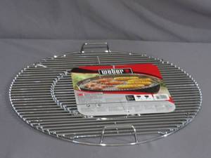 lot 46 image: Weber 22 Hinged Cooking Grate - #8835