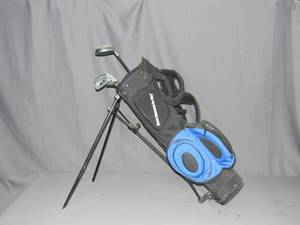 lot 73 image: Sports Illustrated for Kids Youth Starter Golf Clubs with Bag