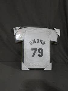 lot 78 image: Umbra T-Frame Black Picture Frame