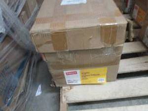 lot 4 image: Case of 5000 Staples 24 lb Brights ...