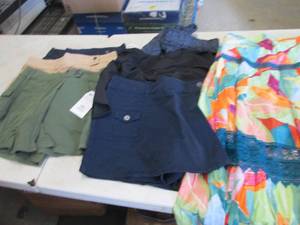 lot 63 image: 6 pr Ladies Size 8 Skorts, Skirt...