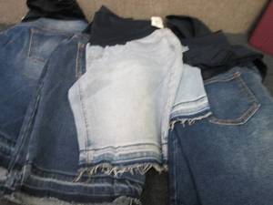 lot 92 image: 5 pr Ladies  Small Maternity Jean S...