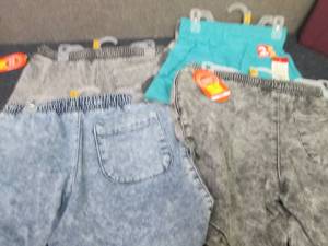 lot 100 image: 5 pr Boys Size 10-12 Shorts...