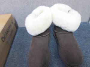 lot 166 image: Bearpaw Womens Abby Boot  Size 7 o...