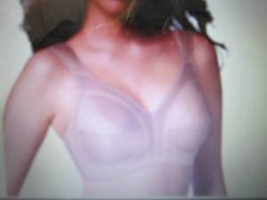 lot 199 image: Playtex 4693 18-Hour Comfort Strap ...
