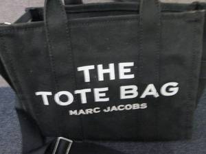lot 214 image: Marc Jacobs The Medium Traveler Tot...