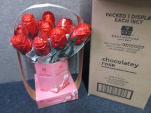 lot 284 image: 16 ct Chocolate Rose Bouquet Best D...