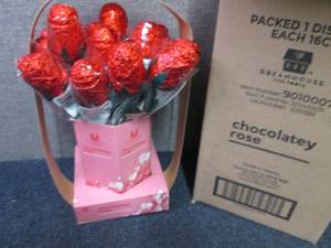 lot 286 image: 16 ct Chocolate Rose Bouquet Best D...