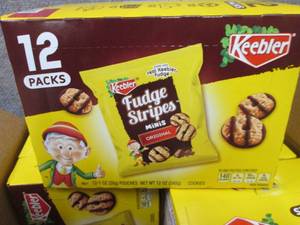 lot 289 image: 4- 12 pks Keebler Fudge Stripes Min...