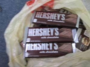 lot 324 image: 12- 1.55 oz Hersheys Bars...