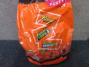 lot 386 image: 32.06 oz Assorted Snack Size Reese...