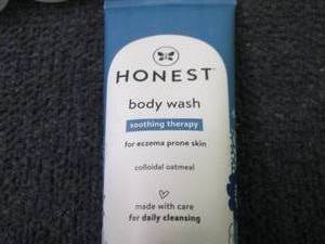 lot 393 image: 6- 8 oz Honest Soothing Therapy Bod...