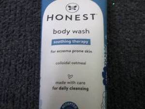 lot 394 image: 6- 8 oz Honest Soothing Therapy Bod...