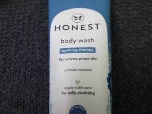 lot 398 image: 6- 8 oz Honest Soothing Therapy Bod...