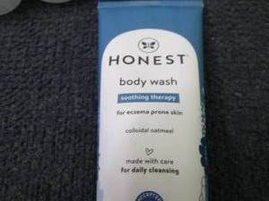 lot 399 image: 6- 8 oz Honest Soothing Therapy Bod...