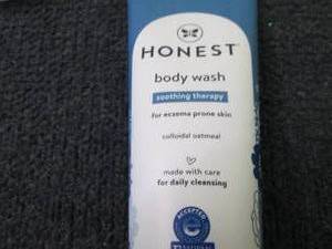 lot 401 image: 6- 8 oz Honest Soothing Therapy Bod...