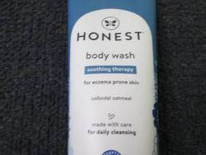 lot 402 image: 6- 8 oz Honest Soothing Therapy Bod...
