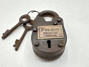 Folsom Prison Padlock w 2 Keys (2 12 Inches Tall)