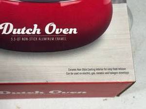 5.5 Quart Dutch Oven. New in Box.