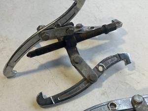Pair of Wheel Pullers