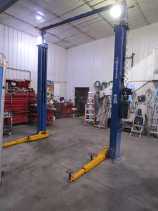 Forward Manufacturing 10,000lb Automotive Hoist