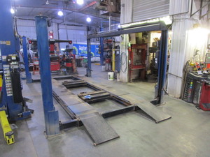 Forward Manufacturing 12,000lb Drive on Automotive Hoist