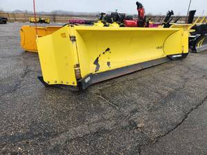 lot 47 image: SnowWolf QuattroPlowHD 12 QPHD-170 with CAT Fusion Mount Type