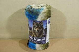 lot 152 image: Wild Frontier 50 x 60 Plush Throw Blanket