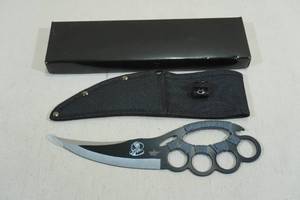 lot 12 image: New Fantasy Master Knuckle Saver Cobra Knife