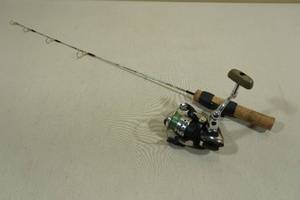 lot 26 image: Ice Fishing Rod Reel Combo -Eagle ClawHi-Tech