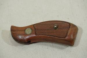 lot 37 image: Smith & Wesson Wood Revolver Grip