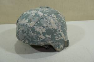 lot 58 image: Combat Helmet -Size Medium