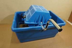 lot 93 image: Dillon Precision Large Manual Case Tumbler