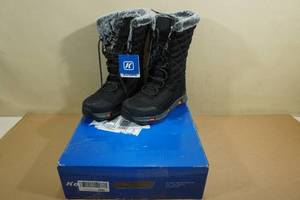lot 105 image: Korkers Womens Southlake Winter Boots -Size 9