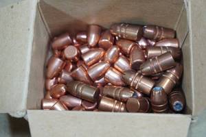 lot 113 image: 117 Assorted 9mm Bullets - 115 Gr FMJ, 180 Gr HP, 155 Gr FMJ FN