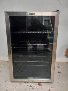 lot 1 image: GALANZ 3.6 CU. FT GLASS DOOR MINI REFRIGERATOR