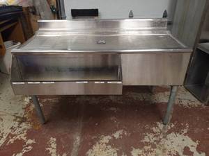 lot 7 image: STAINLESS STEEL UNDERBAR SINK