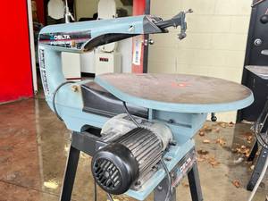 lot 325 image: Delta 20 Inch Scroll Saw