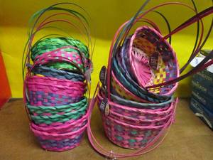 OO Variety lot of Easter misc. May contain (but not limited to items such as) many various easter items for decorating, easter egg hunts, filling baskets, and more, check out each picture for each lot for accurate description.