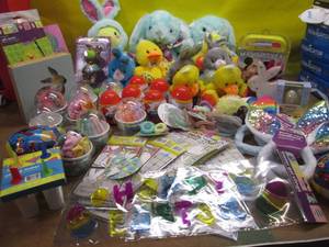 OO Variety lot of Easter misc. May contain (but not limited to items such as) many various easter items for decorating, easter egg hunts, filling baskets, and more, check out each picture for each lot for accurate description.