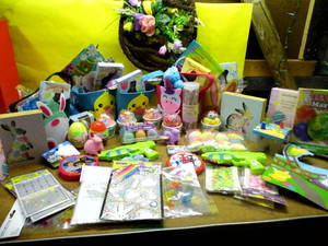 OO Variety lot of Easter misc. May contain (but not limited to items such as) many various easter items for decorating, easter egg hunts, filling baskets, and more, check out each picture for each lot for accurate description.