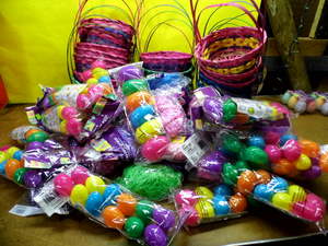 OO Variety lot of Easter misc. May contain (but not limited to items such as) many various easter items for decorating, easter egg hunts, filling baskets, and more, check out each picture for each lot for accurate description.