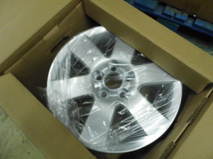 Single 5-lug bolt pattern 15 aluminum rim
